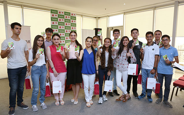 nar-700-bal-toplayan-abituriyentlere-xususi-mukafatlar-teqdim-etdi