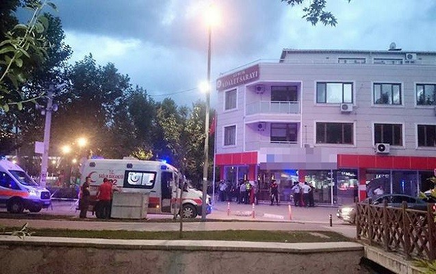 bursada-mehkeme-binasina-hucum