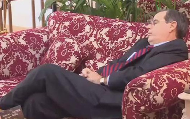 abs-diplomati-suriya-danisiqlarinda-yuxuya-getdi