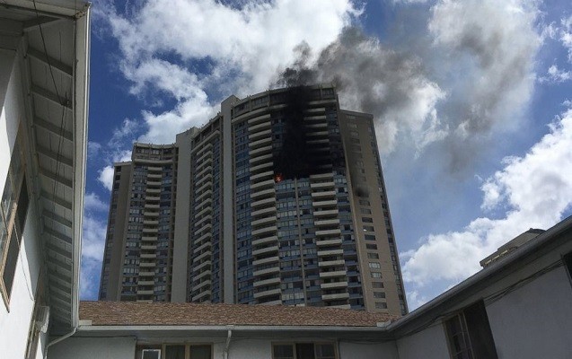 havay-adalarinda-36-mertebeli-bina-yanib
