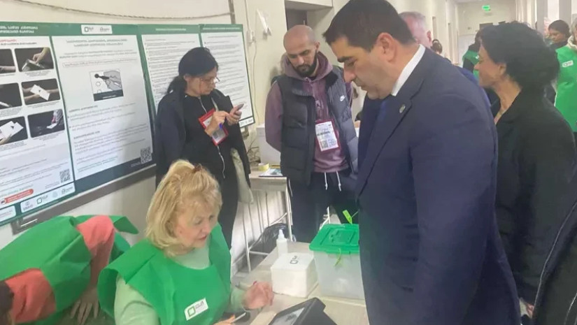 Zurabişvili və Papuaşvili də səs verdi - FOTO