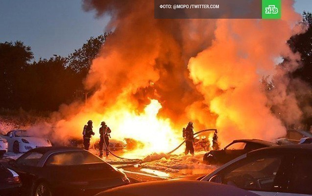 g20-sammiti-oncesi-porshe-avtosalonunu-yandirdilar